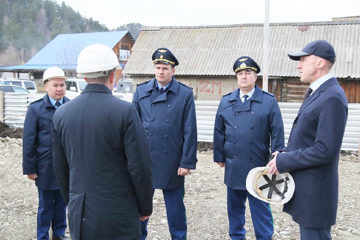 В ходе рабочей поездки в Республику Алтай заместитель Генерального  прокурора Российской Федерации Дмитрий Демешин проинспектировал ход  строительства многоквартирного жилого дома для детей-сирот | 25.10.2023 |  Новости Горно-Алтайска - БезФормата